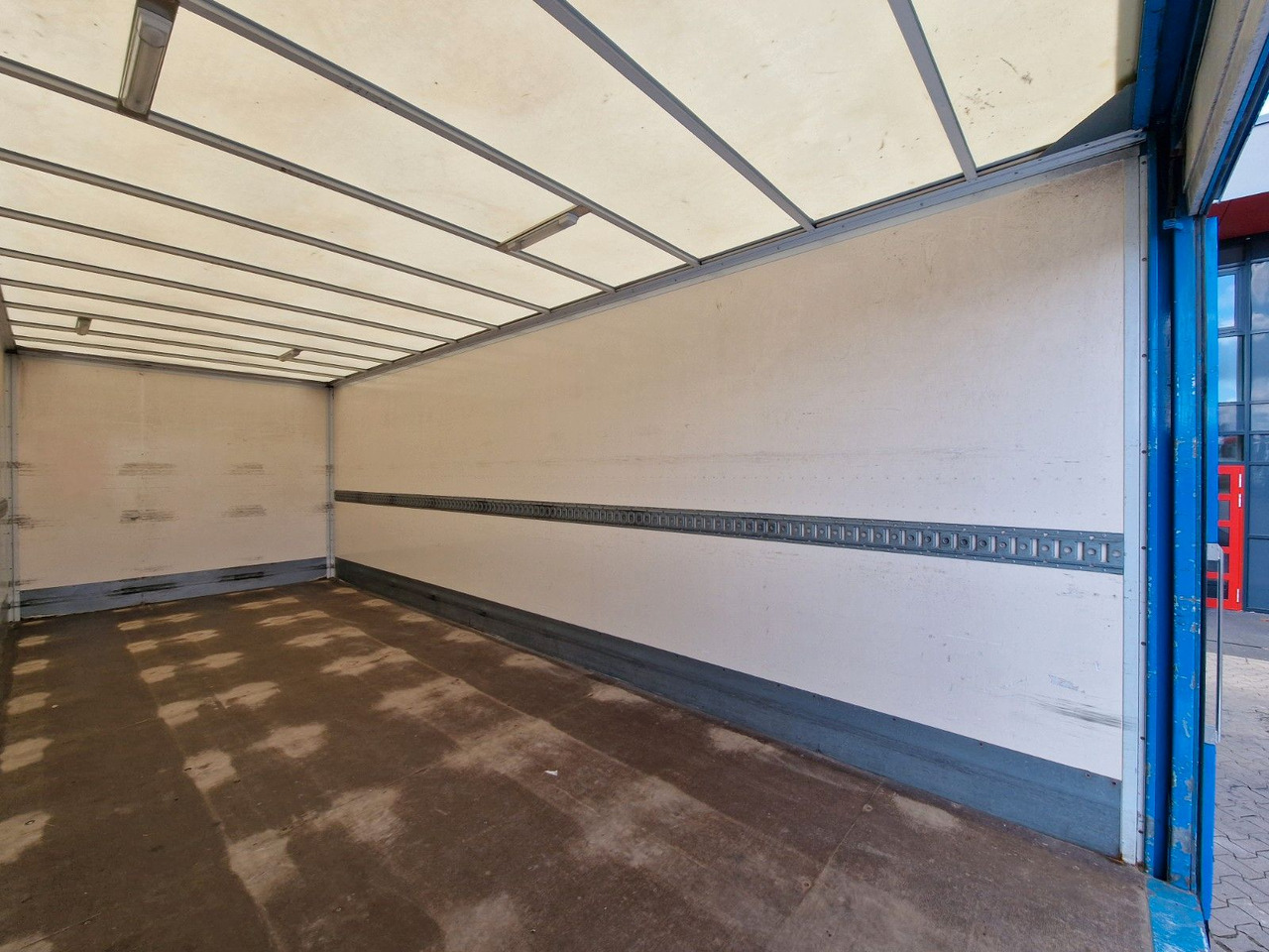 厢式卡车 Iveco Eurocargo 100E22 / Ladebordwand / 3 Sitzen:图14 厢式卡车 Iveco Eurocargo 100E22 / Ladebordwand / 3 Sitzen:图14