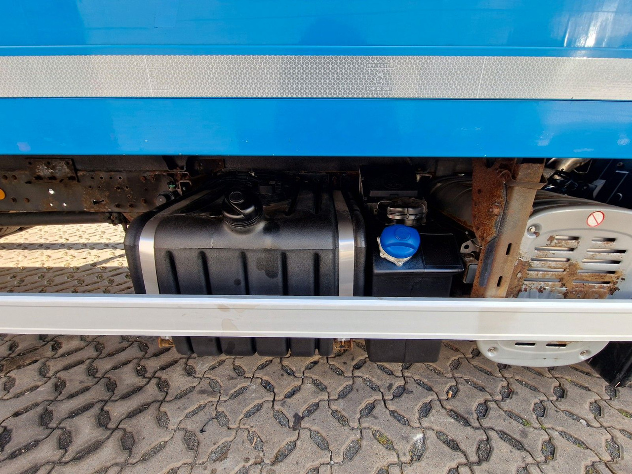 厢式卡车 Iveco Eurocargo 100E22 / Ladebordwand / 3 Sitzen:图20 厢式卡车 Iveco Eurocargo 100E22 / Ladebordwand / 3 Sitzen:图20