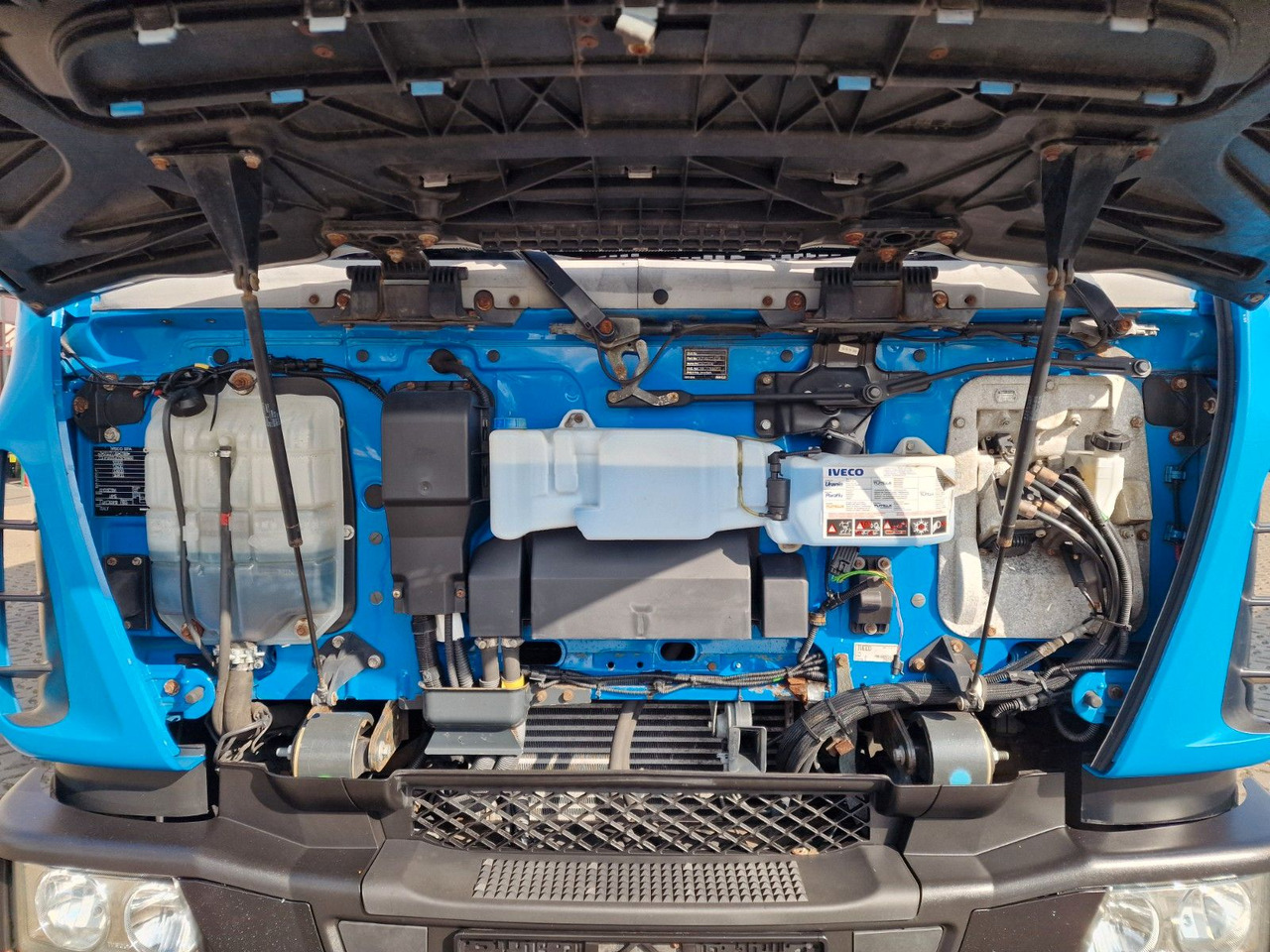 厢式卡车 Iveco Eurocargo 100E22 / Ladebordwand / 3 Sitzen:图31 厢式卡车 Iveco Eurocargo 100E22 / Ladebordwand / 3 Sitzen:图31