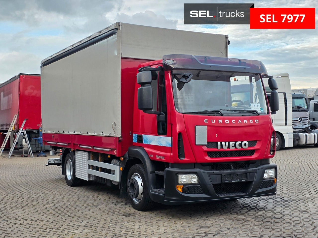 Iveco Eurocargo 120E28 / Ladebordwand / Aluklappen - 侧帘卡车:图3 Iveco Eurocargo 120E28 / Ladebordwand / Aluklappen - 侧帘卡车:图3