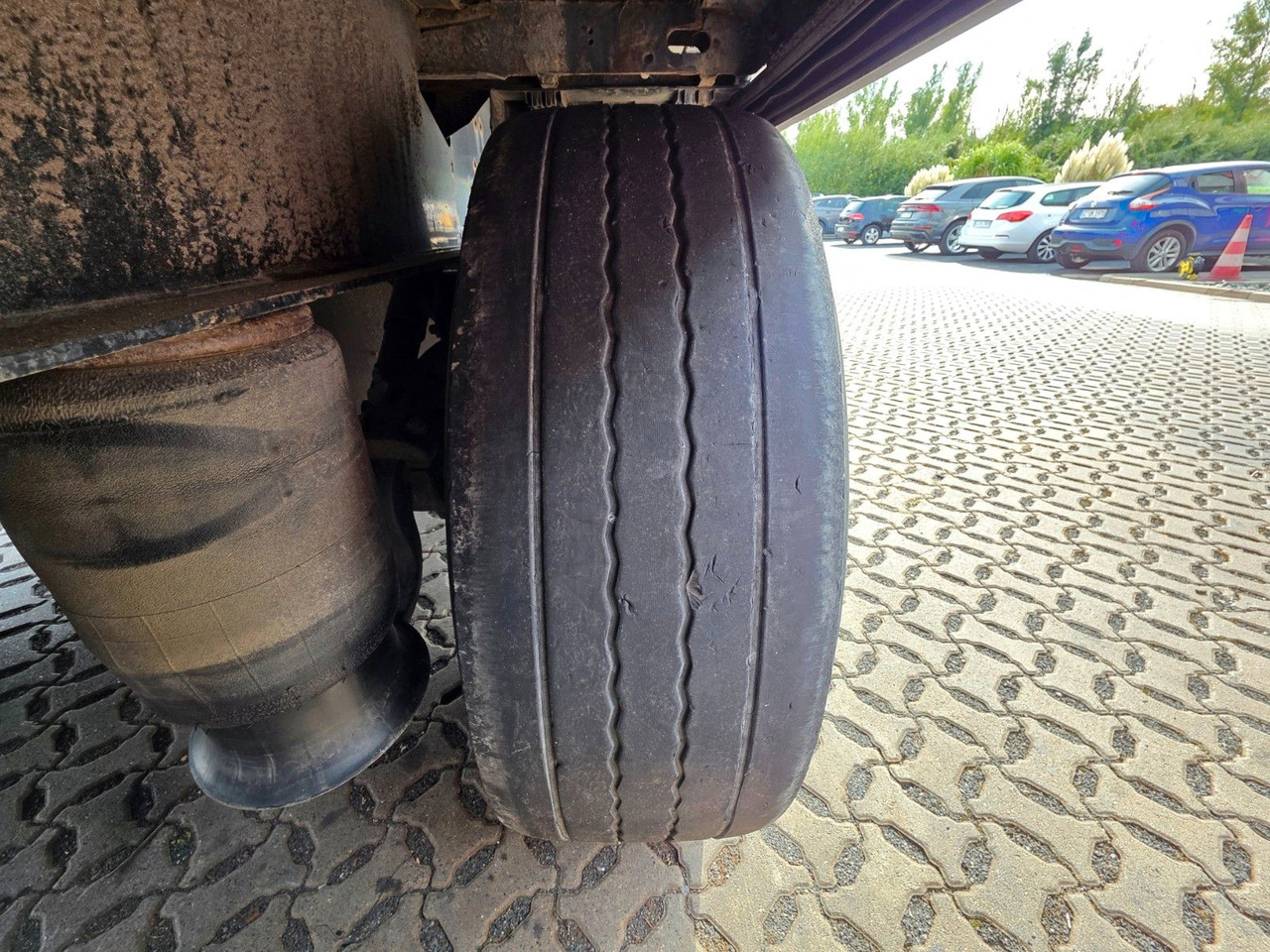 侧帘半拖车 Krone SD / Palettenkasten / Liftachse:图37 侧帘半拖车 Krone SD / Palettenkasten / Liftachse:图37