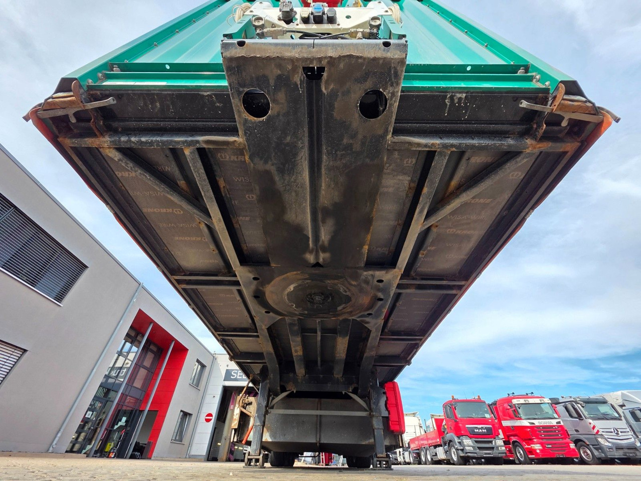 侧帘半拖车 Krone SD / Palettenkasten / Liftachse:图24 侧帘半拖车 Krone SD / Palettenkasten / Liftachse:图24