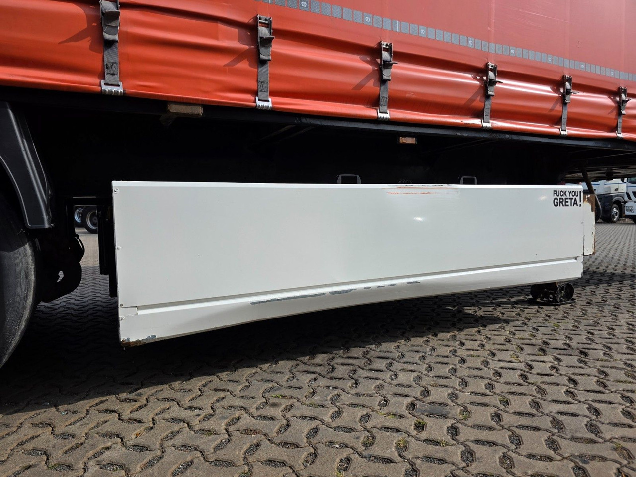 侧帘半拖车 Krone SD / Palettenkasten / Liftachse:图19 侧帘半拖车 Krone SD / Palettenkasten / Liftachse:图19