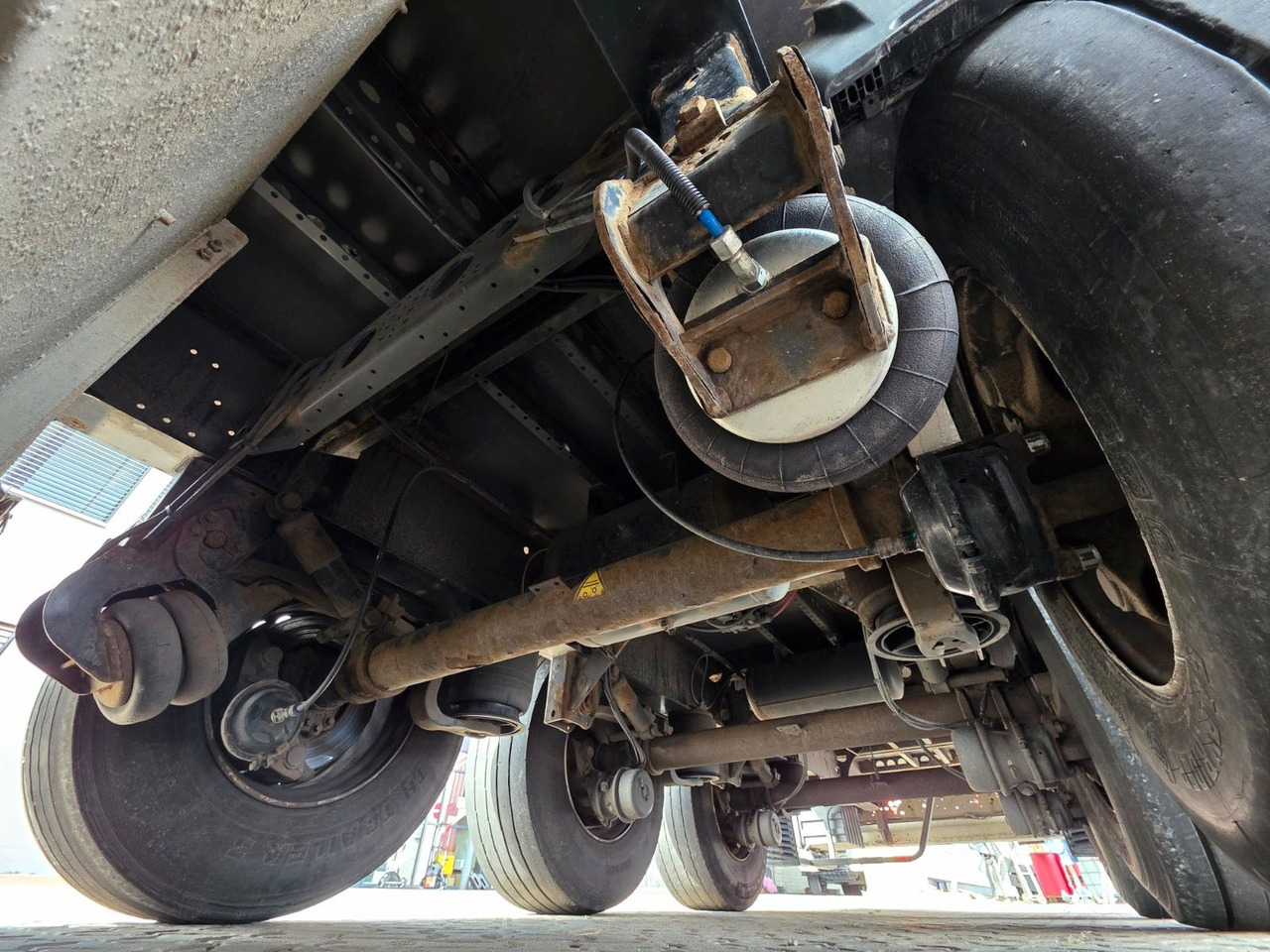 侧帘半拖车 Krone SD / Palettenkasten / Liftachse:图27 侧帘半拖车 Krone SD / Palettenkasten / Liftachse:图27