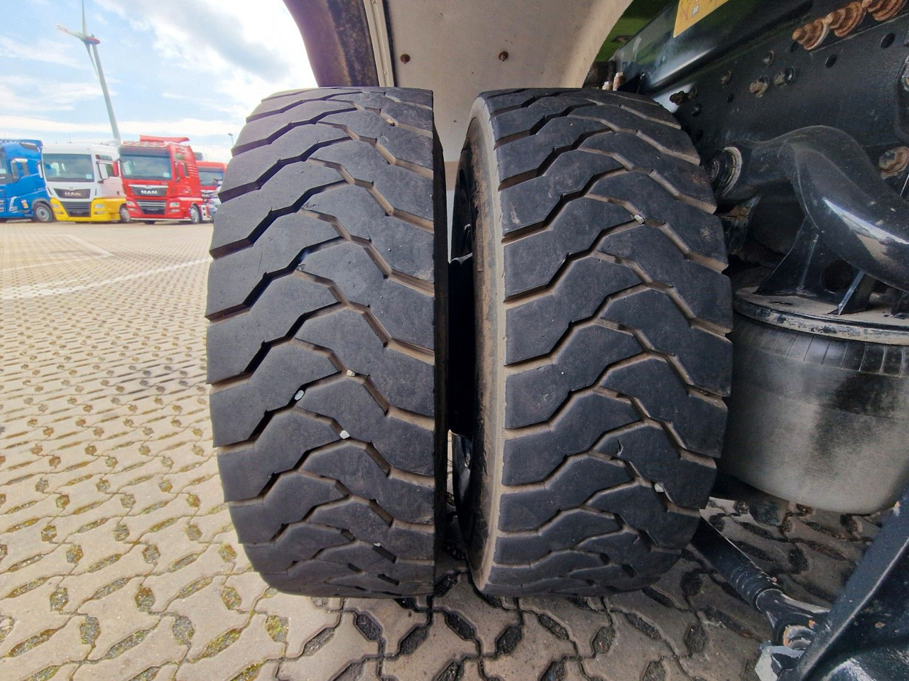 翻斗车 MAN TGS 33.510 6x6 BL CH /Dreiseitenkipper /6x6 / 6D:图24 翻斗车 MAN TGS 33.510 6x6 BL CH /Dreiseitenkipper /6x6 / 6D:图24