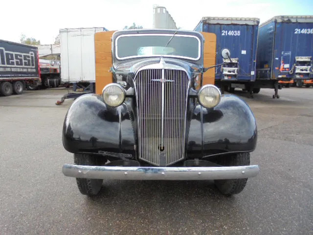 Chevrolet 1 1/2 TON FLATBED - 栏板式/ 平板卡车:图2 Chevrolet 1 1/2 TON FLATBED - 栏板式/ 平板卡车:图2