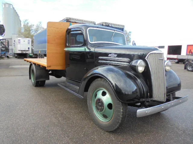 Chevrolet 1 1/2 TON FLATBED - 栏板式/ 平板卡车:图3 Chevrolet 1 1/2 TON FLATBED - 栏板式/ 平板卡车:图3