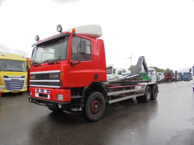 DAF 85.400 85-400 ATI 6X2 BLADGEVEERD - 吊钩升降车:图1 DAF 85.400 85-400 ATI 6X2 BLADGEVEERD - 吊钩升降车:图1