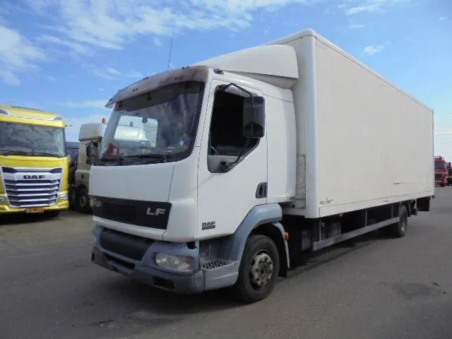 DAF LF 220 - 厢式卡车:图1 DAF LF 220 - 厢式卡车:图1