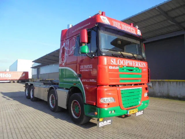 DAF XF 105 410 FAD 8X4 STEEL SUSPENSION - 吊钩升降车:图2 DAF XF 105 410 FAD 8X4 STEEL SUSPENSION - 吊钩升降车:图2