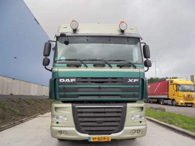 DAF XF 105.460 6X2 RETARDER - 牵引车:图2 DAF XF 105.460 6X2 RETARDER - 牵引车:图2