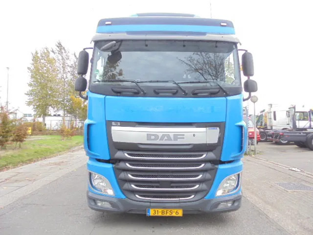 DAF XF 410 6X2 NL TRUCK TUV 03-26 - 侧帘卡车:图2 DAF XF 410 6X2 NL TRUCK TUV 03-26 - 侧帘卡车:图2