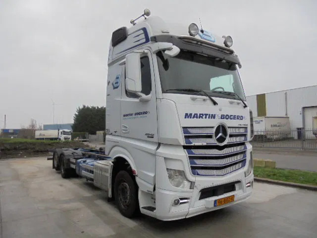 Mercedes-Benz Actros 2542 6X2 - 驾驶室底盘卡车:图3 Mercedes-Benz Actros 2542 6X2 - 驾驶室底盘卡车:图3