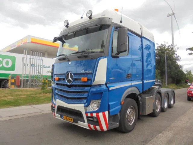 Mercedes-Benz Actros 4158 8X4 180 TON NL KENTEKEN - 牵引车:图1 Mercedes-Benz Actros 4158 8X4 180 TON NL KENTEKEN - 牵引车:图1