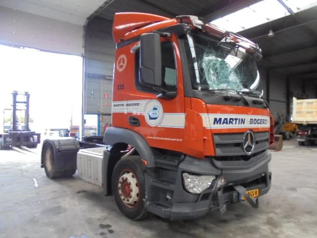Mercedes-Benz Antos 1832 CABINE SCHADE - 牵引车:图3 Mercedes-Benz Antos 1832 CABINE SCHADE - 牵引车:图3