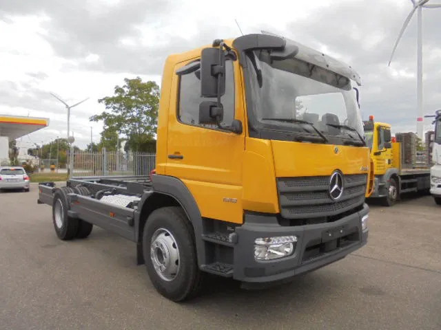 Mercedes-Benz Atego 1518 NEW DEMO MET FABRIEKS GARANTIE - 驾驶室底盘卡车:图3 Mercedes-Benz Atego 1518 NEW DEMO MET FABRIEKS GARANTIE - 驾驶室底盘卡车:图3