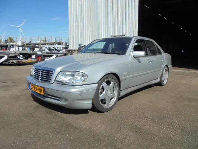 Mercedes-Benz C-Klasse 43 AMG - 轿车:图1 Mercedes-Benz C-Klasse 43 AMG - 轿车:图1