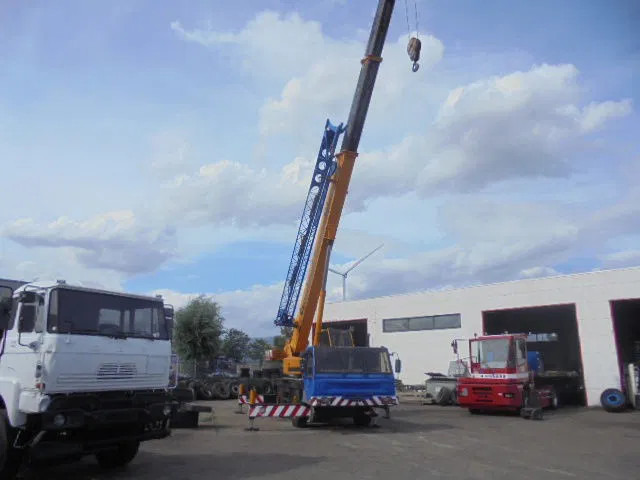 PPM ATT 350 4X4X4 - 全地形起重机:图2 PPM ATT 350 4X4X4 - 全地形起重机:图2