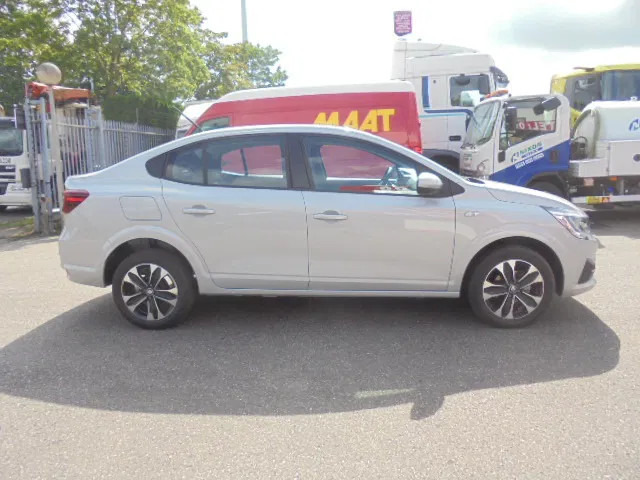 Renault Taliant 1.0 TURBO NEW TAX FREE - 轿车:图4 Renault Taliant 1.0 TURBO NEW TAX FREE - 轿车:图4