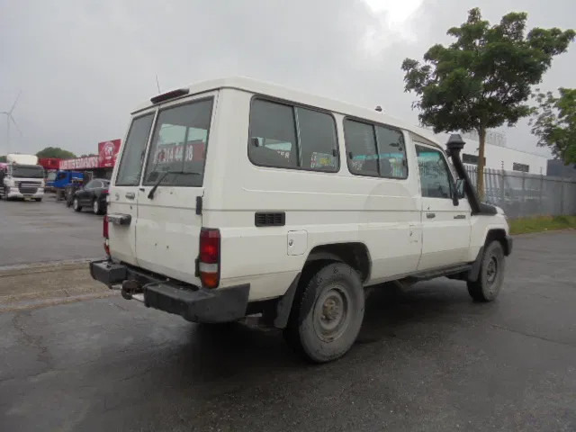 Toyota Land Cruiser HZJ78L 4X4 EXPORT OUTSIDE EU ONLY - 汽车:图4 Toyota Land Cruiser HZJ78L 4X4 EXPORT OUTSIDE EU ONLY - 汽车:图4