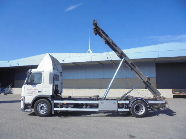 Volvo FM 260 MANUAL GEAR NL TRUCK - 光缆系统卡车:图5 Volvo FM 260 MANUAL GEAR NL TRUCK - 光缆系统卡车:图5