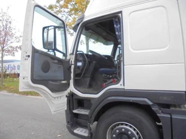 Volvo FM 400 GLOBETROTTER ADR NL TRUCK +TANK TRAILER - 牵引车:图5 Volvo FM 400 GLOBETROTTER ADR NL TRUCK +TANK TRAILER - 牵引车:图5