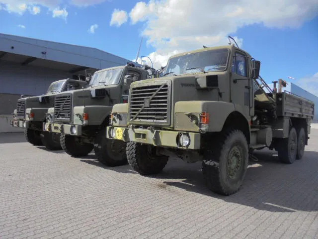Volvo N 10 6X6 L + FASSI 3X IN STOCK - 栏板式/ 平板卡车, 起重车:图1 Volvo N 10 6X6 L + FASSI 3X IN STOCK - 栏板式/ 平板卡车, 起重车:图1