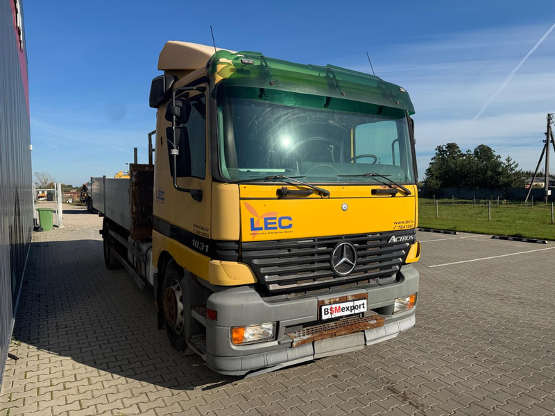 Mercedes-Benz Actros 1831 - 栏板式/ 平板卡车:图2 Mercedes-Benz Actros 1831 - 栏板式/ 平板卡车:图2