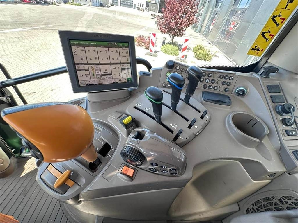 John Deere 6145R - 拖拉机:图4 John Deere 6145R - 拖拉机:图4