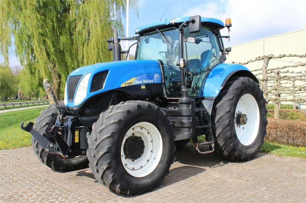 New Holland T7050 - 拖拉机:图1 New Holland T7050 - 拖拉机:图1