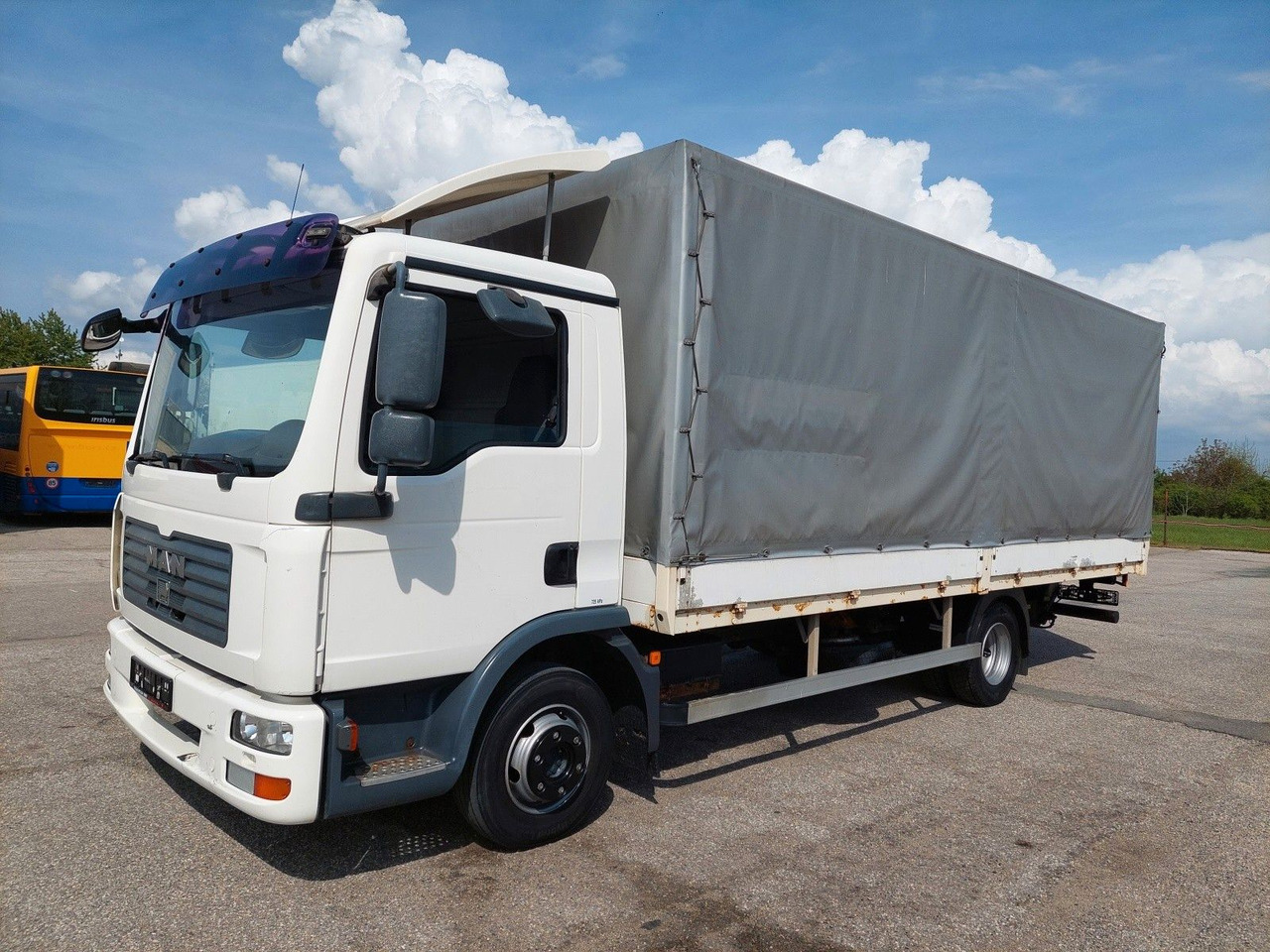 MAN TGL 8.180 4X2 BL - 侧帘卡车:图1 MAN TGL 8.180 4X2 BL - 侧帘卡车:图1