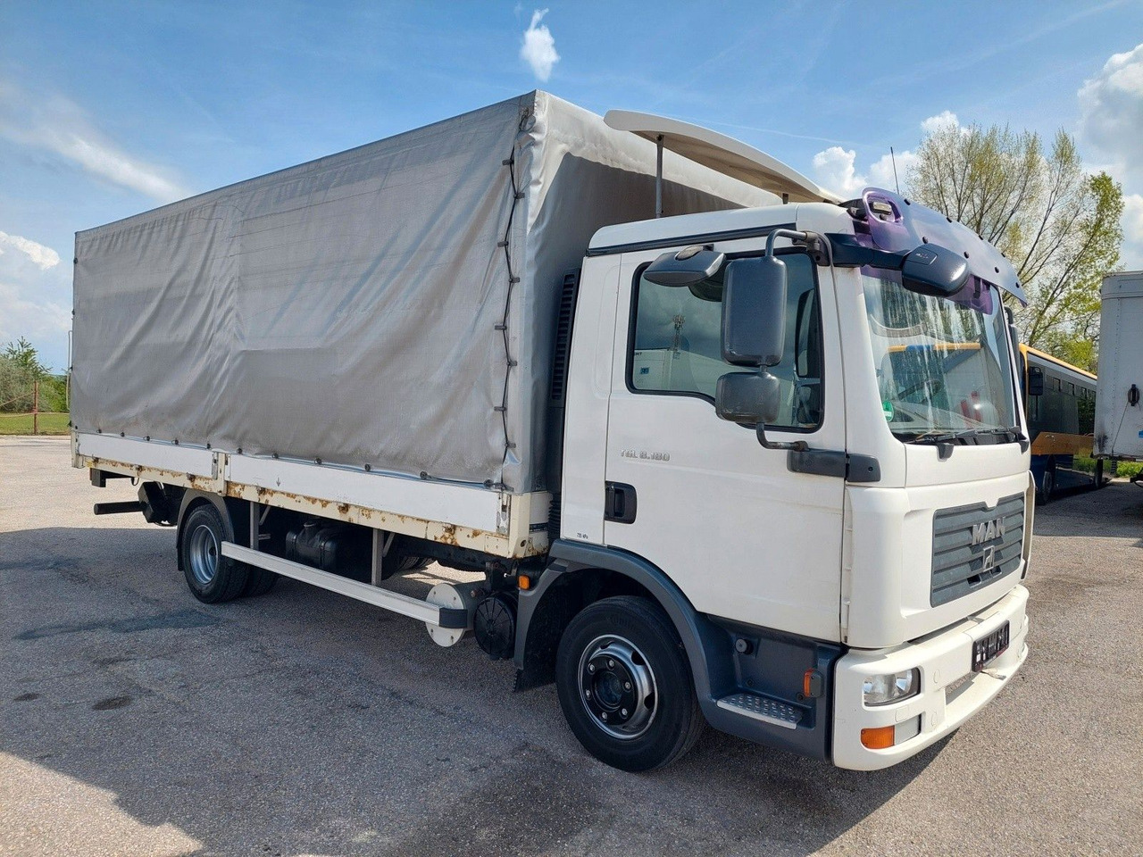MAN TGL 8.180 4X2 BL - 侧帘卡车:图2 MAN TGL 8.180 4X2 BL - 侧帘卡车:图2