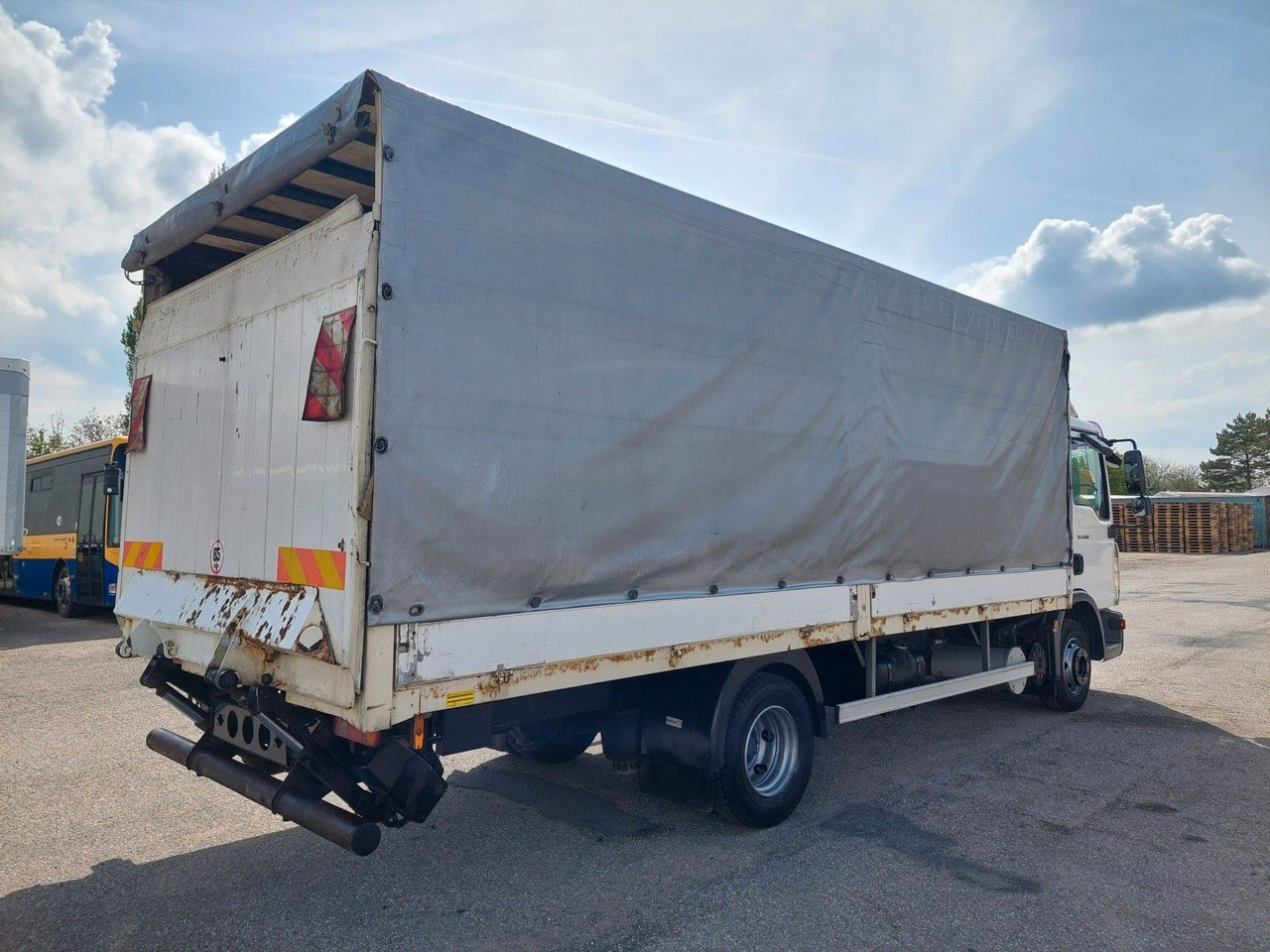 MAN TGL 8.180 4X2 BL - 侧帘卡车:图4 MAN TGL 8.180 4X2 BL - 侧帘卡车:图4