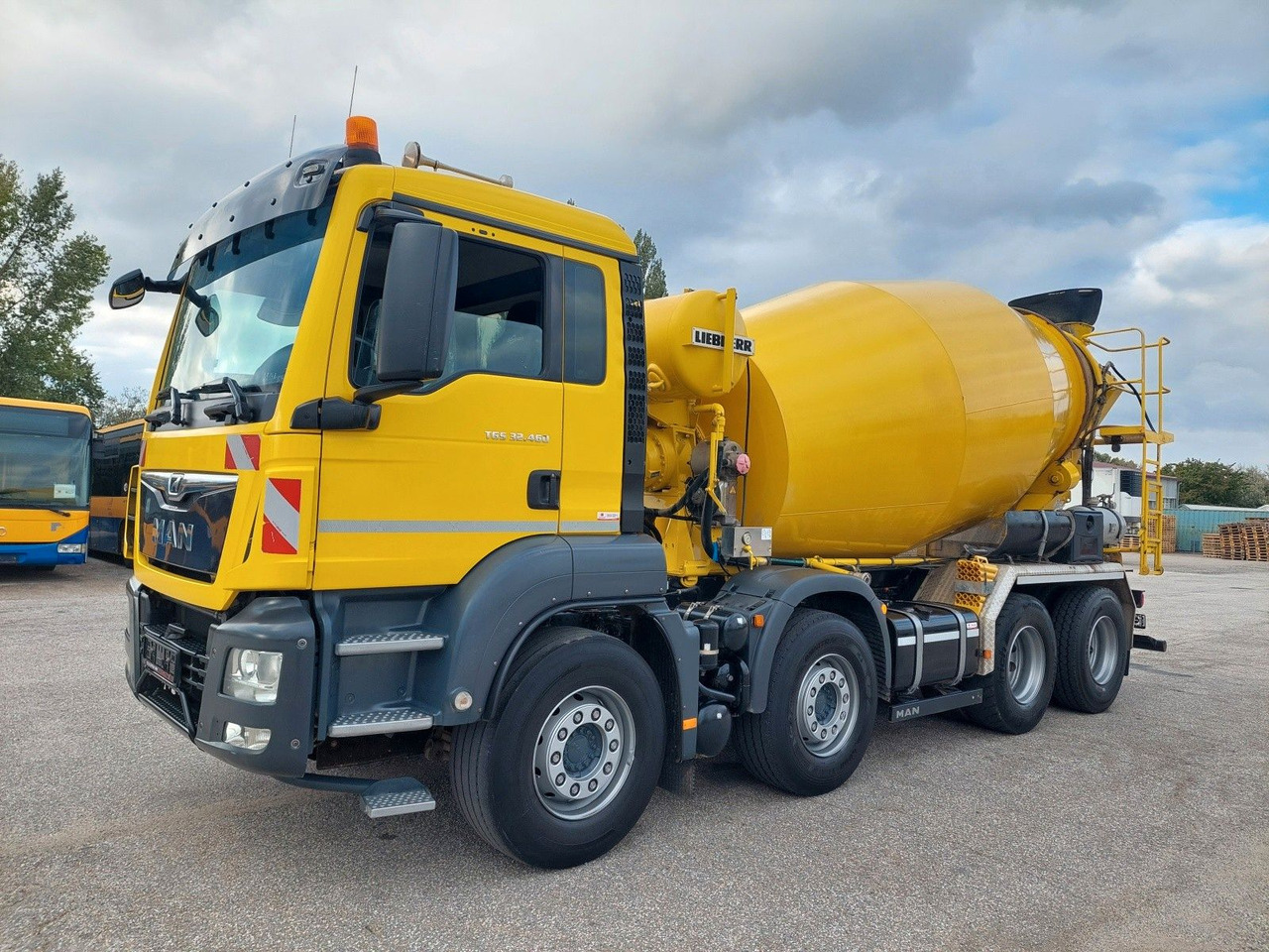 MAN TGS 32.460 8X4 BB Liebherr 9 m³ - 混凝土搅拌车:图1 MAN TGS 32.460 8X4 BB Liebherr 9 m³ - 混凝土搅拌车:图1