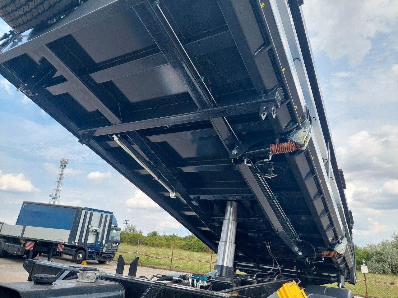 MAN TGS 41.520 8X6 BB CH - 翻斗车:图5 MAN TGS 41.520 8X6 BB CH - 翻斗车:图5