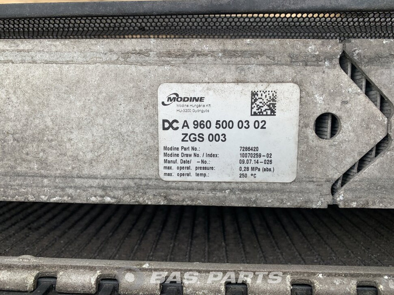 Mercedes-Benz Antos MP4 - 散热器 适用于 卡车:图3 Mercedes-Benz Antos MP4 - 散热器 适用于 卡车:图3