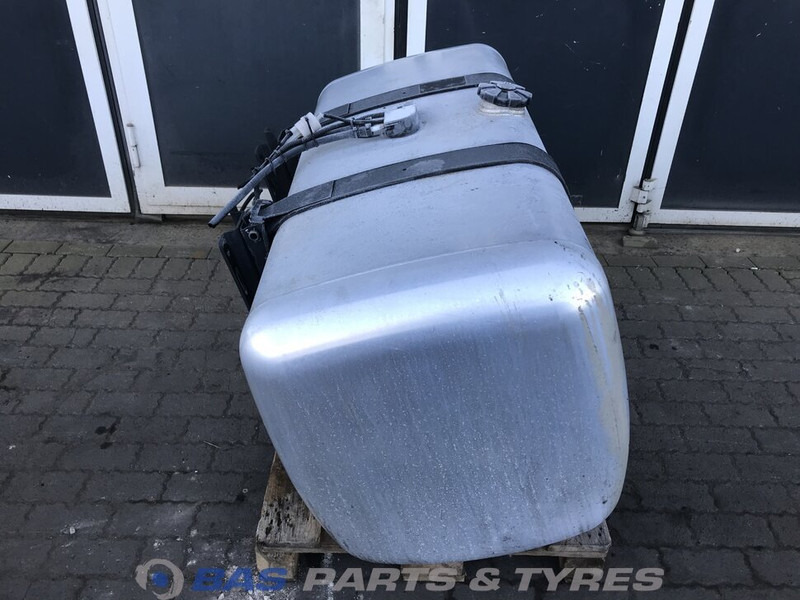 Mercedes-Benz Brandstoftank Mercedes 570 Liter A 960 475 27 03 - 燃料箱 适用于 卡车:图2 Mercedes-Benz Brandstoftank Mercedes 570 Liter A 960 475 27 03 - 燃料箱 适用于 卡车:图2
