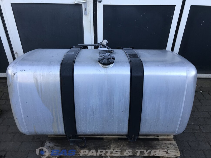 Mercedes-Benz Brandstoftank Mercedes 570 Liter A 960 475 27 03 - 燃料箱 适用于 卡车:图1 Mercedes-Benz Brandstoftank Mercedes 570 Liter A 960 475 27 03 - 燃料箱 适用于 卡车:图1