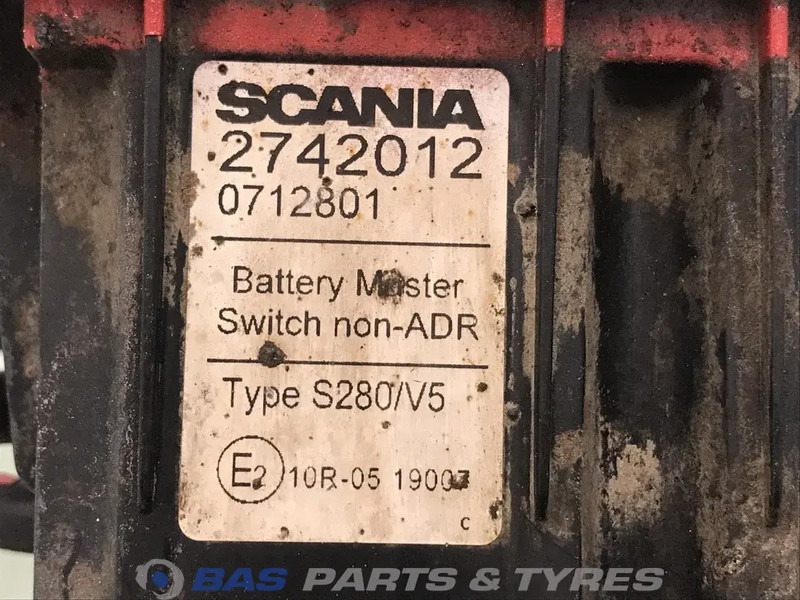 Scania HoofdSchakelaar Scania 2742010 - 电缆/ 线束 适用于 卡车:图3 Scania HoofdSchakelaar Scania 2742010 - 电缆/ 线束 适用于 卡车:图3