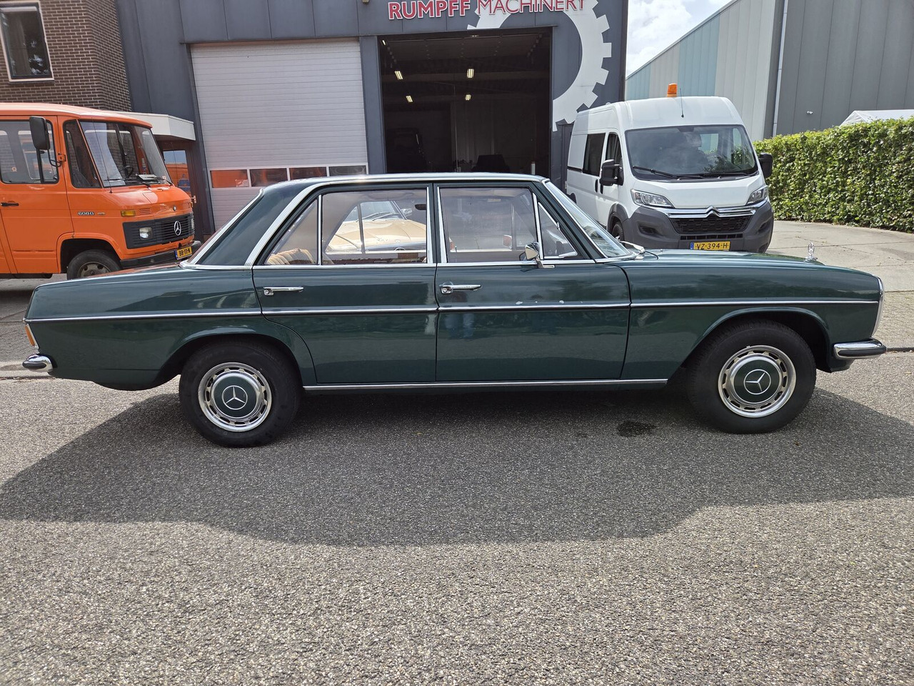 Mercedes-Benz 220 (W115) sedan - 轿车:图4 Mercedes-Benz 220 (W115) sedan - 轿车:图4