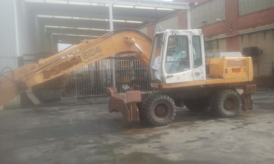 LIEBHERR A904LI S/N: 666-6005 (1998) - 轮式挖掘机:图1 LIEBHERR A904LI S/N: 666-6005 (1998) - 轮式挖掘机:图1