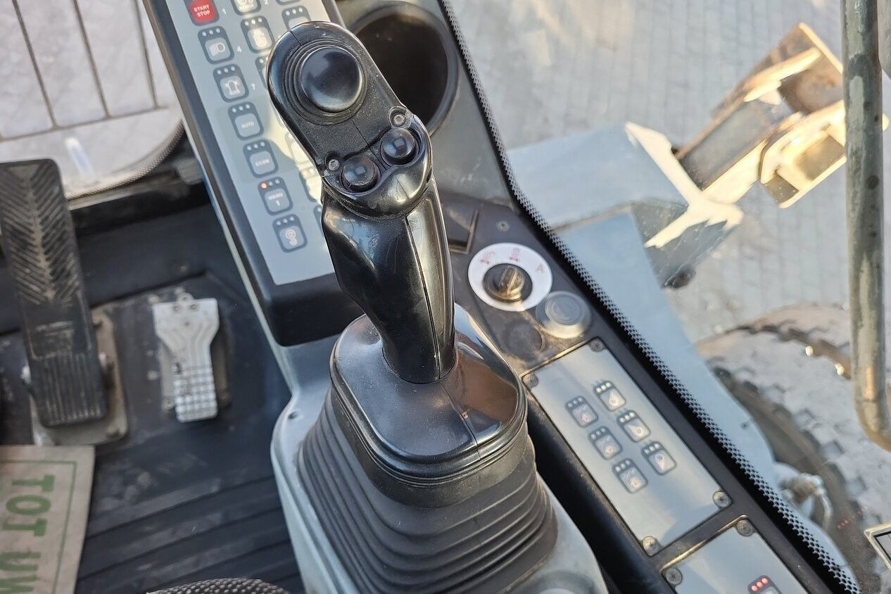 垃圾/ 工业叉装车 LIEBHERR LH30M：图33