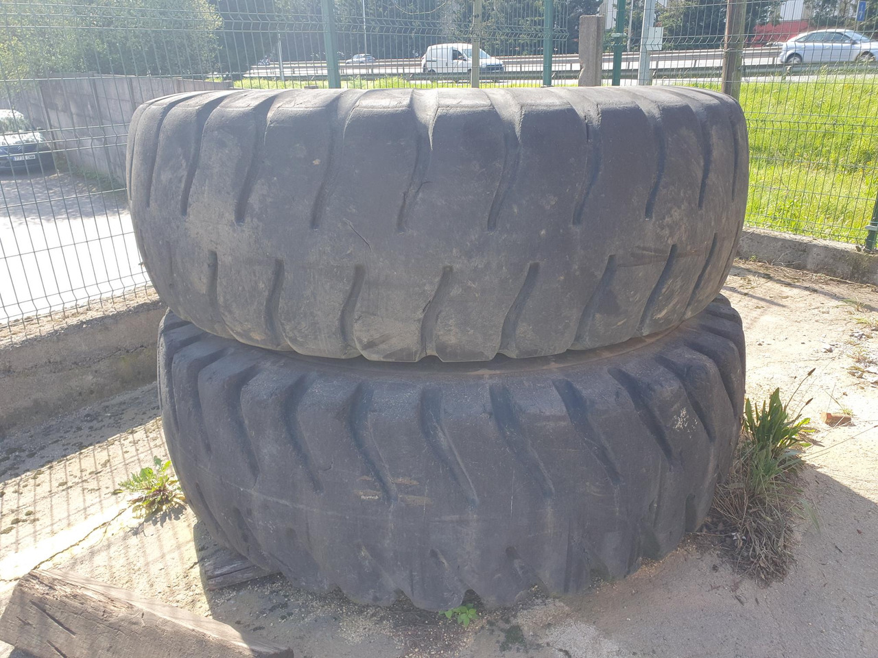 NEUMATICOS GOOD YEAR 24.00X35 - 车轮 适用于 建筑机械:图1 NEUMATICOS GOOD YEAR 24.00X35 - 车轮 适用于 建筑机械:图1