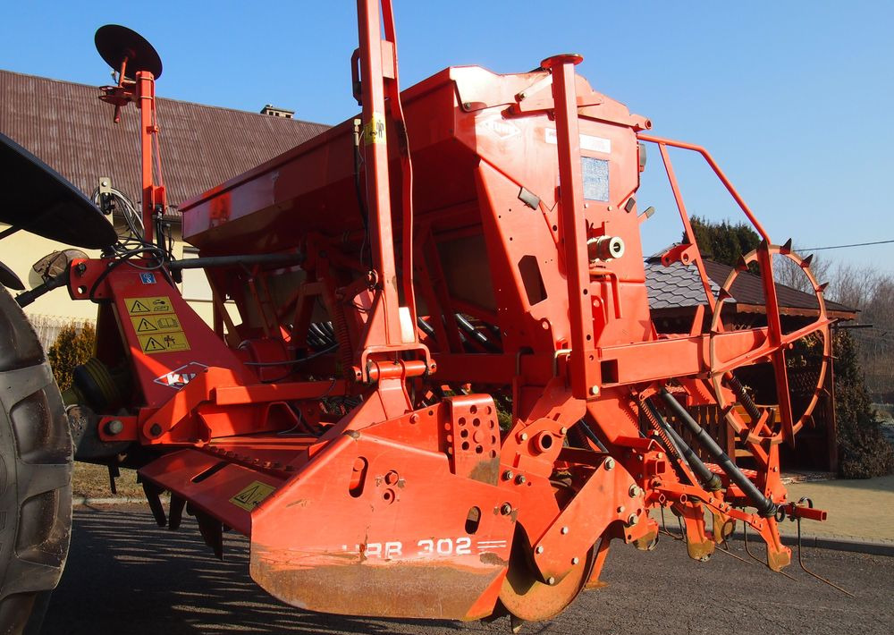 Agregat uprawowo-siewny Kuhn Kuhn HRB302D I INTEGRA 3000 2002 Brona wirowa + siewnik KUHN agregat uprawowo-siewny 3m - 联合条播机:图1 Agregat uprawowo-siewny Kuhn Kuhn HRB302D I INTEGRA 3000 2002 Brona wirowa + siewnik KUHN agregat uprawowo-siewny 3m - 联合条播机:图1