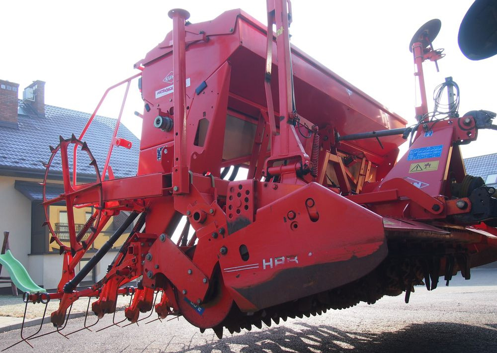 Agregat uprawowo-siewny Kuhn Kuhn HRB302D I INTEGRA 3000 2002 Brona wirowa + siewnik KUHN agregat uprawowo-siewny 3m - 联合条播机:图3 Agregat uprawowo-siewny Kuhn Kuhn HRB302D I INTEGRA 3000 2002 Brona wirowa + siewnik KUHN agregat uprawowo-siewny 3m - 联合条播机:图3