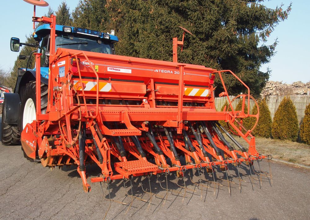 Agregat uprawowo-siewny Kuhn Kuhn HRB302D I INTEGRA 3000 2002 Brona wirowa + siewnik KUHN agregat uprawowo-siewny 3m - 联合条播机:图2 Agregat uprawowo-siewny Kuhn Kuhn HRB302D I INTEGRA 3000 2002 Brona wirowa + siewnik KUHN agregat uprawowo-siewny 3m - 联合条播机:图2