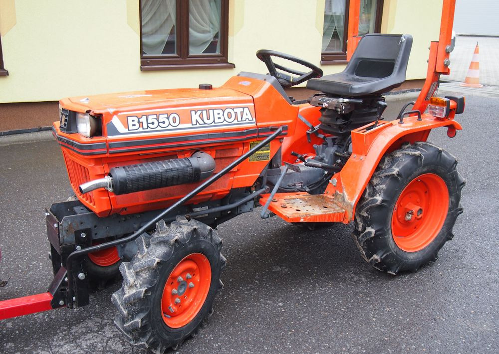 Ciągnik Kubota B1550 1994 traktorek KUBOTA 4x4 19KM - 拖拉机:图1 Ciągnik Kubota B1550 1994 traktorek KUBOTA 4x4 19KM - 拖拉机:图1