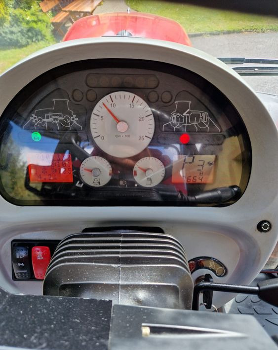 Ciągnik Massey Ferguson MF 7480 TV 2008 Massey Ferguson 7480 Dyna-TV - 拖拉机:图5 Ciągnik Massey Ferguson MF 7480 TV 2008 Massey Ferguson 7480 Dyna-TV - 拖拉机:图5