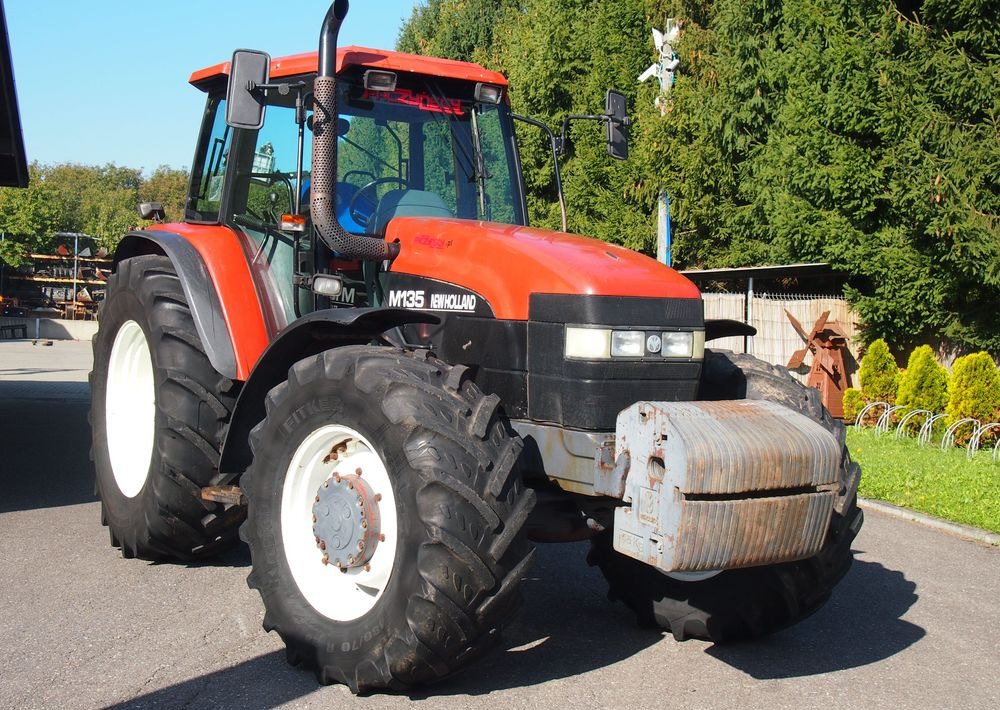 Ciągnik New Holland NH M 135 1998 NEW HOLLAND TM M135 - 拖拉机:图1 Ciągnik New Holland NH M 135 1998 NEW HOLLAND TM M135 - 拖拉机:图1