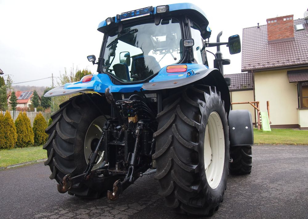 Ciągnik New Holland NH TS125A 6 cylindrów 2004 Ciągnik rolniczy New Holland TS125A - 拖拉机:图5 Ciągnik New Holland NH TS125A 6 cylindrów 2004 Ciągnik rolniczy New Holland TS125A - 拖拉机:图5